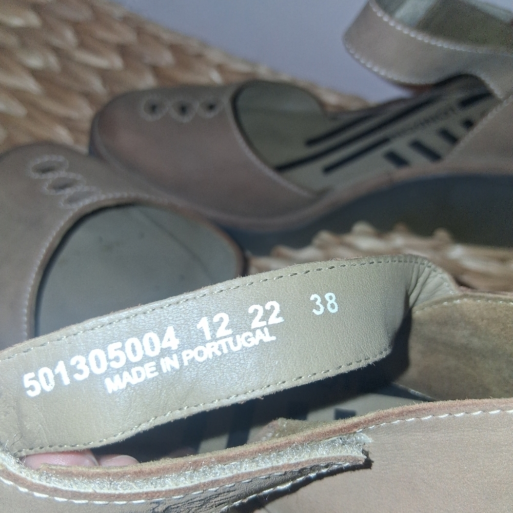 FLY London Womens Biso Beige Ankle Strap Heels Mart Janes Platform 38/8 - Picture 6 of 7